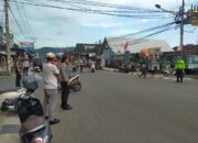 Personel Polres Sumbawa Barat Gelar Strong Point Saat Ngabuburit Jelang Buka Puasa