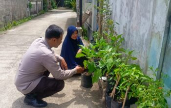 Dukungan Pangan Nasional, Polisi Ini 'Sentuh' Hati Warga Lombok Barat