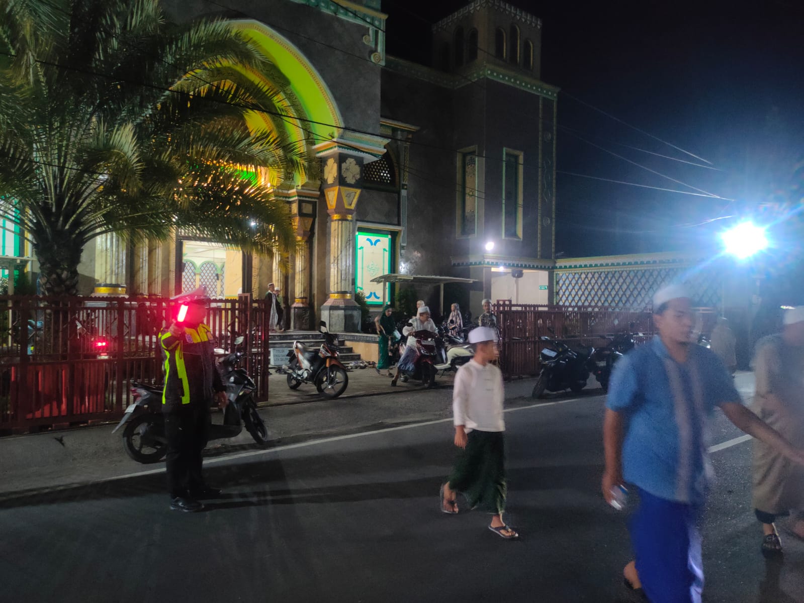 Polsek Batulayar Kawal Salat Tarawih, Lalu Lintas Lancar