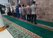 Polsek Kuripan Amankan dan Atur Lalu Lintas Shalat Subuh Berjamaah di Masjid AT-TAQWA