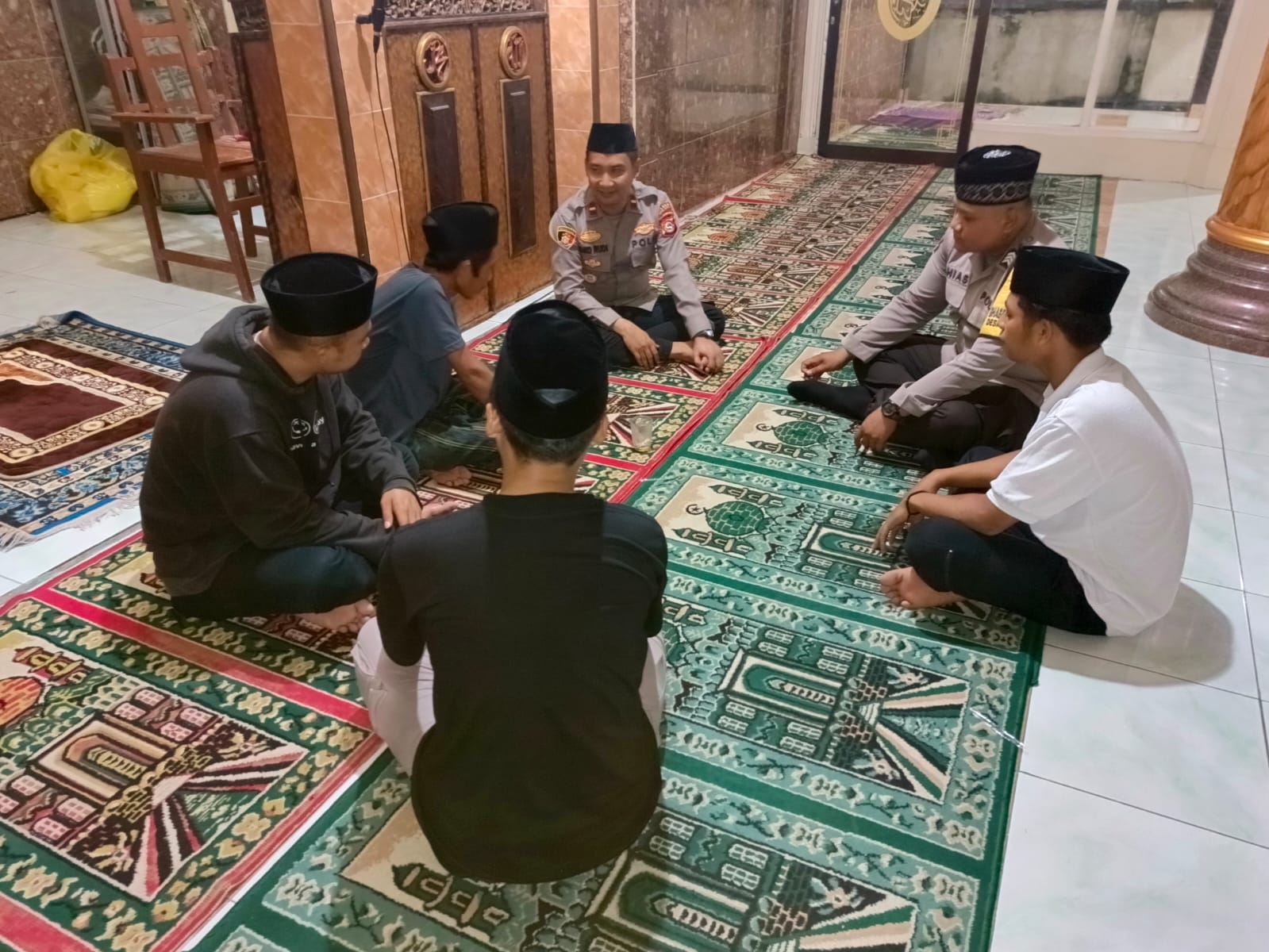 Ramadan Kondusif: Sinergi Polisi dan Warga di Lombok Barat