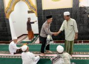 Kehangatan Tarawih Keliling: Polsek Kediri Berbaur dengan Jamaah