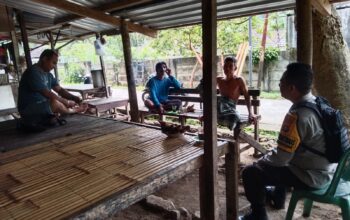 Bhabinkamtibmas Batulayar Barat Aktif Jalin Silaturahmi, Sosialisasikan Ketahanan Pangan kepada Warga