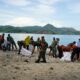Karya Bakti TNI Kodim 1628/ SB Bembersihan Pantai Pasir Putih Maluk