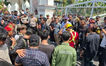 Desakan Provinsi Pulau Sumbawa Bergema, Polda NTB Kawal Unjuk Rasa di DPRD