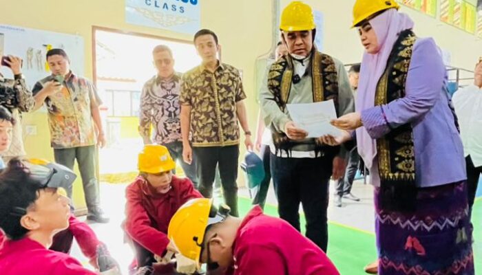 Masa Depan Cerah Teknisi NTB: Wagub dan Ketua MPR RI Kunjungi Kelas Komatsu, Bukti Pendidikan Vokasi Berkualitas