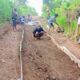 Jalan Rusak Tak Kunjung Diperbaiki, Warga Montong Patungan Bangun Sendiri: “Warga Berharap Pemerintah Merespons!”