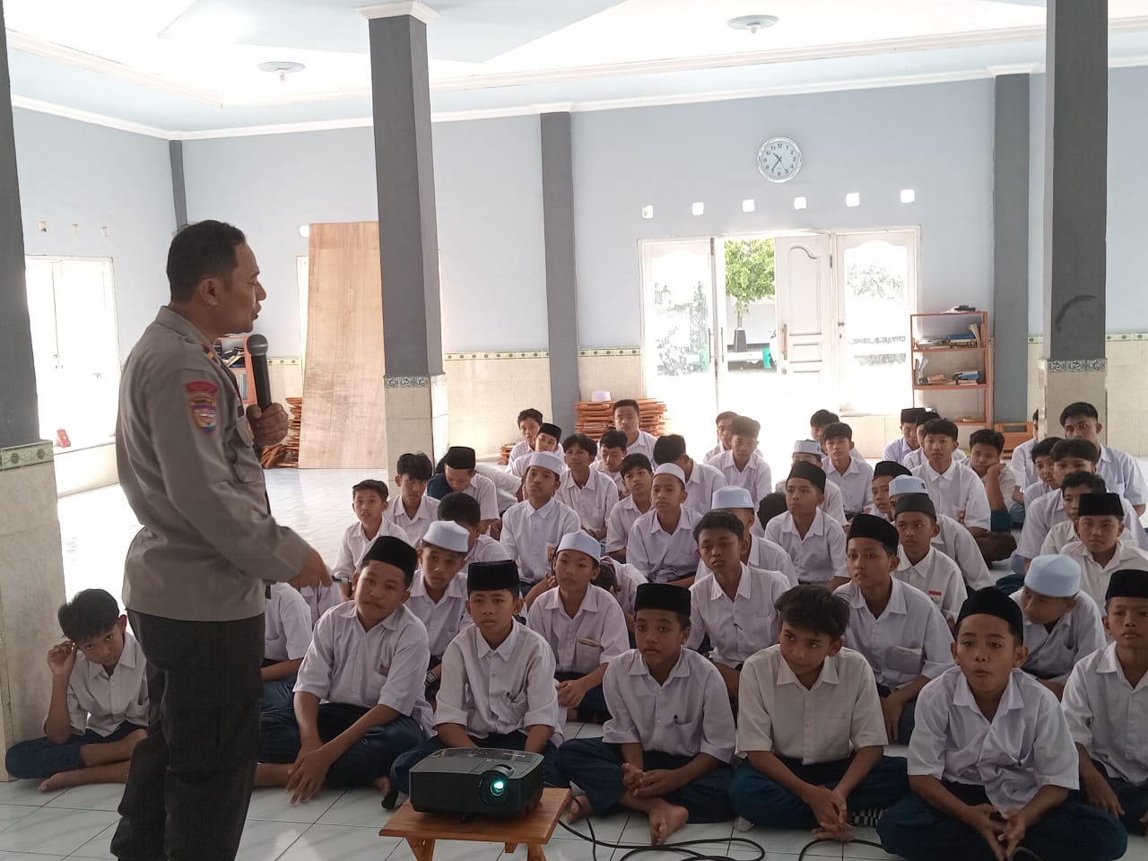 Kenakalan Remaja Jadi Fokus Sosialisasi Polres Lombok Barat di Aik Ampat