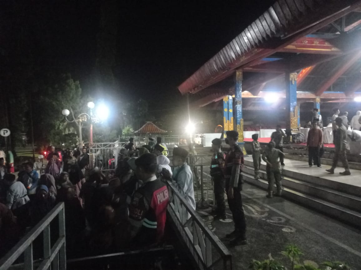 Polres Lombok Barat Kawal Ketat Keberangkatan 393 Calon Haji ke Asrama Haji