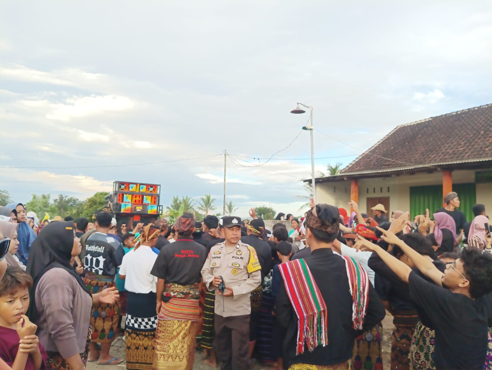 Sinergi Budaya dan Keamanan: Nyongkolan Berjalan Lancar di Lombok