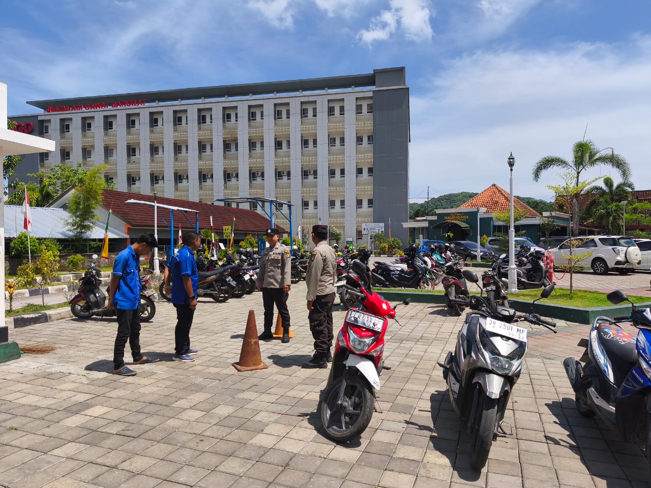 Polsek Gerung Gelar Patroli Rutin di Kawasan Vital, Warga Apresiasi Keamanan
