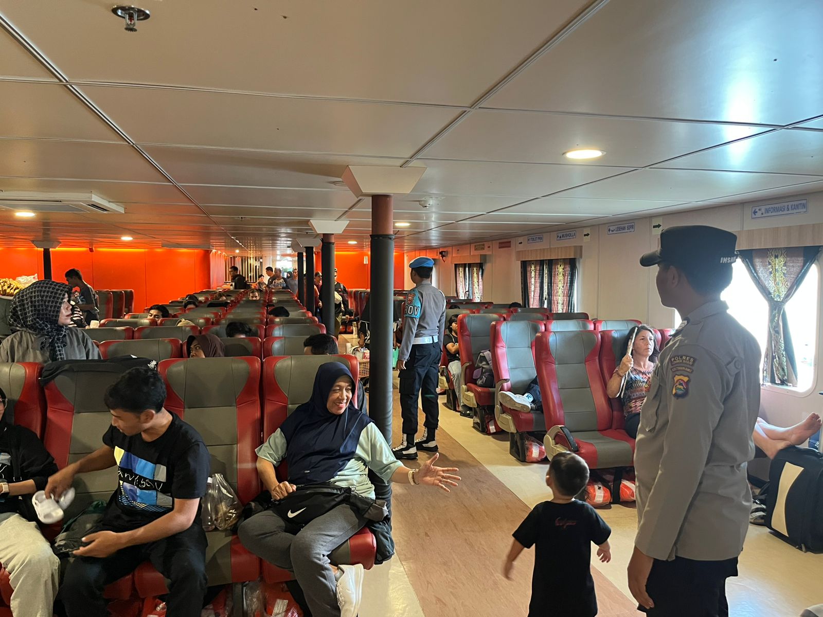 Patroli Kapal dan Pengamanan Pemuatan: Upaya Polsek Lembar Mencegah Premanisme