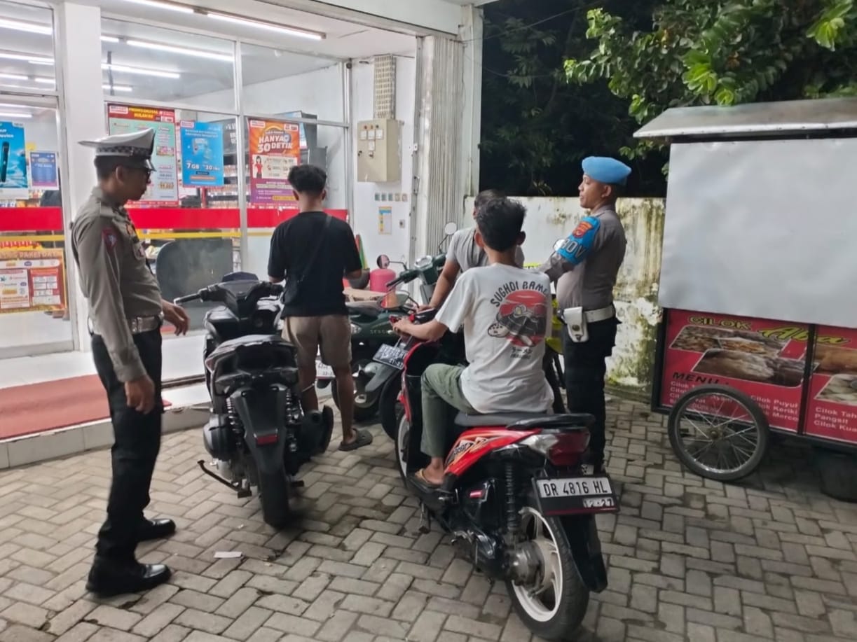 Sinergi Polri dan Warga, Polsek Kediri Gelar Patroli Dialogis