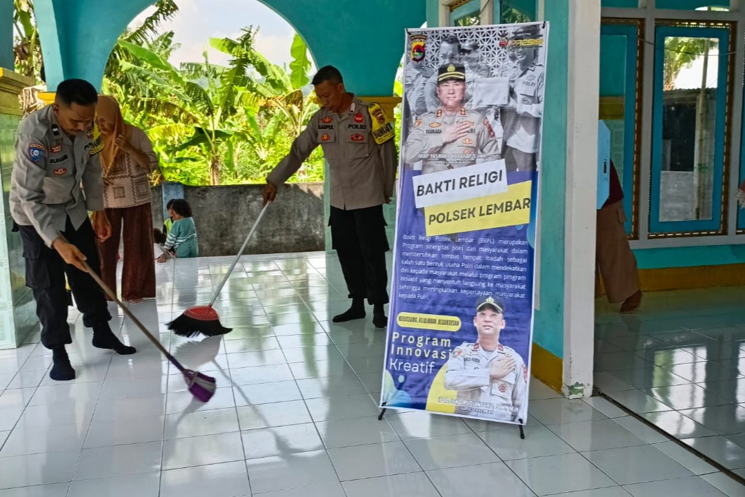 Bakti Religi Polsek Lembar: Ciptakan Lingkungan Ibadah Bersih dan Nyaman