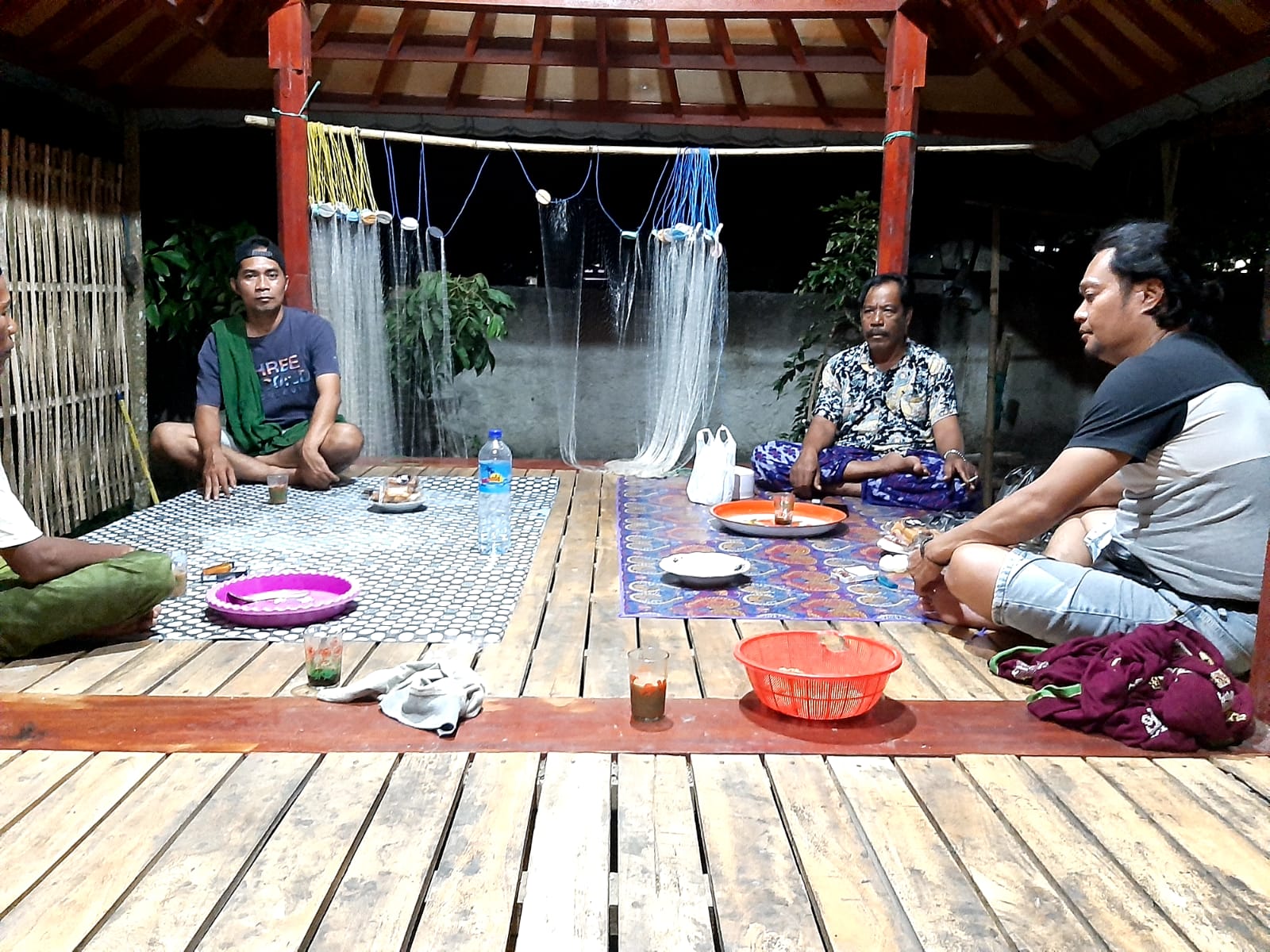 Polisi Sambangi Warga Ronda, Jaga Kamtibmas di Lombok Barat