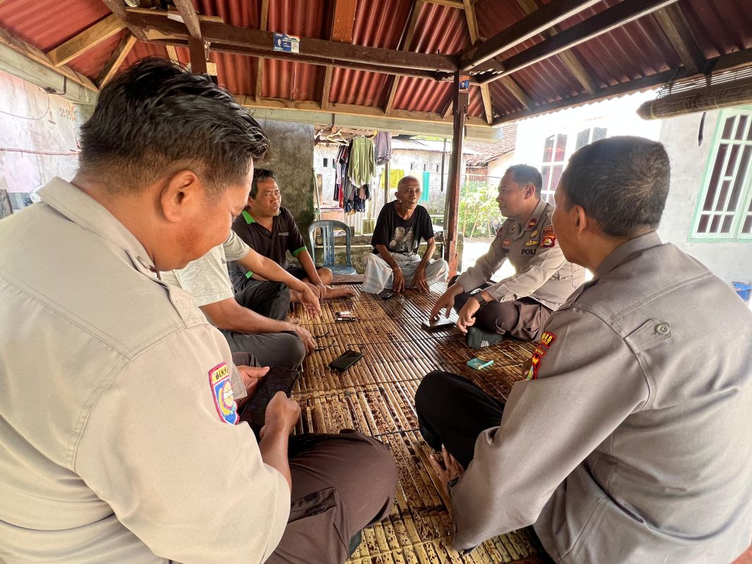 Cegah Narkoba dan Hoaks, Polisi Sambangi Warga Lombok Barat