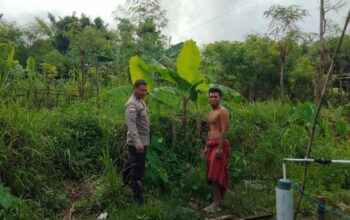 Bhabinkamtibmas Desa Kedaro Dorong Warga Manfaatkan Pekarangan untuk Ketahanan Pangan