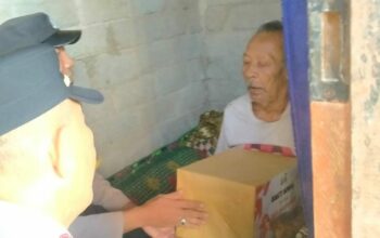 Hari Bhayangkara 79 Polsek Kediri Gelar Baksos di Dusun Ombae