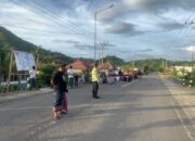 Bhabinkamtibmas Desa Kokarlian Berikan Pengamanan Upacara Keagamaan Ngulapin dalam Rangka Pembangunan Sanggah