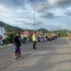 Bhabinkamtibmas Desa Kokarlian Berikan Pengamanan Upacara Keagamaan Ngulapin dalam Rangka Pembangunan Sanggah