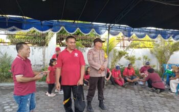 Rayakan HUT Gereja St. Antonius, Polsek Ampenan Kawal Jalan Sehat dan Senam Bersama