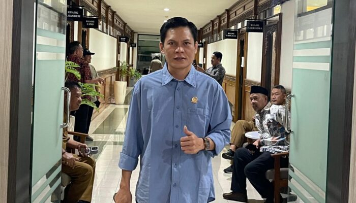 DPRD Lombok Timur Geram Atas Sikap Arogan Atas Sikap Bupati Haerul Warisin Usir Guide Lombok Tengah di Teluk Ekas