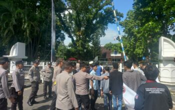 Tegang tapi Terkendali: Hearing Front Pemuda Progresif NTB di Kantor Gubernur Dikawal Kapolsek Mataram