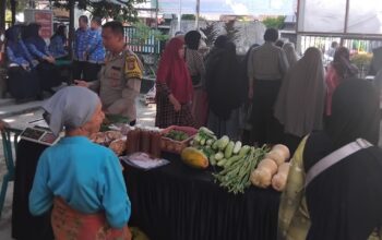 Diserbu Warga, Pasar Murah Pejeruk Aman Terkendali Berkat Bhabinkamtibmas dan Babinsa”