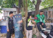 Lombok Barat, NTB – Kepolisian Resor Lombok Barat (Polres Lobar) menunjukkan komitmennya dalam menjaga kesehatan dan kesejahteraan Masyarakat. Khususnya para pengemudi ojek online (ojol), melalui kegiatan pemeriksaan kesehatan dan pemberian vitamin gratis. Inisiatif SI DOKKES Polres Lombok Barat Kapolres Lombok Barat, Polda NTB, AKBP Yasmara Harahap, S.I.K., melalui Kepala Bagian Sumber Daya Manusia (Kabag SDM), AKP Dewi Komalasari, S.H., mengatakan bahwa program pemeriksaan kesehatan gratis ini diinisiasi oleh Bidang Kedokteran dan Kesehatan (Dokkes) Polres Lombok Barat. Dengan fokus utama pada kelompok masyarakat yang memiliki mobilitas tinggi dan rentan terhadap berbagai risiko kesehatan. "Kami ingin memastikan bahwa para pengemudi ojek online, sebagai salah satu garda terdepan perekonomian digital, tetap dalam kondisi prima," ujar Kepala Bagian Sumber Daya Manusia (Kabag SDM) Polres Lombok Barat, AKP Dewi Komalasari, S.H. Kegiatan ini secara spesifik dilaksanakan pada Kamis (12/6/2025), dipusatkan di area yang mudah dijangkau oleh para pengemudi ojek online di wilayah Lombok Barat. Antusiasme terlihat dari kehadiran para peserta yang berbondong-bondong untuk memeriksakan kondisi kesehatan mereka. Manfaat Langsung bagi Pengemudi Ojek Online Dalam kegiatan ini, para pengemudi ojek online mendapatkan beragam layanan kesehatan, termasuk pemeriksaan tekanan darah, cek gula darah, serta konsultasi kesehatan singkat dengan tenaga medis dari Dokkes Polres Lombok Barat. Selain itu, mereka juga diberikan suplemen vitamin untuk menjaga daya tahan tubuh, terutama mengingat intensitas kerja yang tinggi di jalan raya. "Kami sangat terbantu dengan adanya program seperti ini. Kadang kami tidak sempat memeriksakan kesehatan karena sibuk bekerja," tutur salah satu pengemudi ojek online yang enggan disebutkan namanya. "Pemberian vitamin juga sangat bermanfaat, apalagi di musim pancaroba seperti sekarang." Target dan Dampak Positif Pada kesempatan ini, Polres Lombok Barat menargetkan setidaknya 25 orang pengemudi ojek online dapat terlayani. Angka ini diharapkan dapat terus meningkat pada kegiatan serupa di masa mendatang. AKP Dewi Komalasari menambahkan bahwa target 25 orang ini adalah awal. “Kami berharap kegiatan ini dapat menjadi agenda rutin dan menjangkau lebih banyak lapisan masyarakat di kemudian hari,” imbuhnya. Inisiatif seperti ini tidak hanya mencerminkan peran kepolisian dalam menjaga keamanan dan ketertiban, tetapi juga menunjukkan kepedulian terhadap aspek kesehatan dan kesejahteraan sosial. Dengan kondisi fisik yang prima, para pengemudi ojek online diharapkan dapat menjalankan profesi mereka dengan lebih optimal, yang pada akhirnya akan berdampak positif pada stabilitas ekonomi lokal. Komitmen Polres Lombok Barat untuk Masyarakat Kegiatan bakti kesehatan ini merupakan salah satu dari sekian banyak program sosial yang digalakkan oleh Polres Lombok Barat. Komitmen untuk selalu hadir dan memberikan pelayanan terbaik kepada masyarakat adalah pijakan utama. Melalui program SI DOKKES, Polres Lombok Barat berharap dapat terus berkontribusi dalam menciptakan masyarakat yang sehat dan produktif. "Ini adalah wujud nyata kepedulian kami terhadap masyarakat. Kami ingin Polri tidak hanya dilihat sebagai penegak hukum, tetapi juga sebagai sahabat masyarakat yang peduli terhadap kesejahteraan mereka," pungkas AKP Dewi Komalasari. Dengan berlanjutnya program-program kemanusiaan seperti ini, diharapkan sinergi antara kepolisian dan masyarakat dapat semakin erat. Menciptakan lingkungan yang lebih aman, sehat, dan sejahtera bagi seluruh warga Lombok Barat.