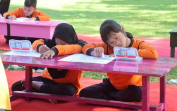 Mewarnai Semangat Bhayangkara di SLBN 2 Lombok Barat