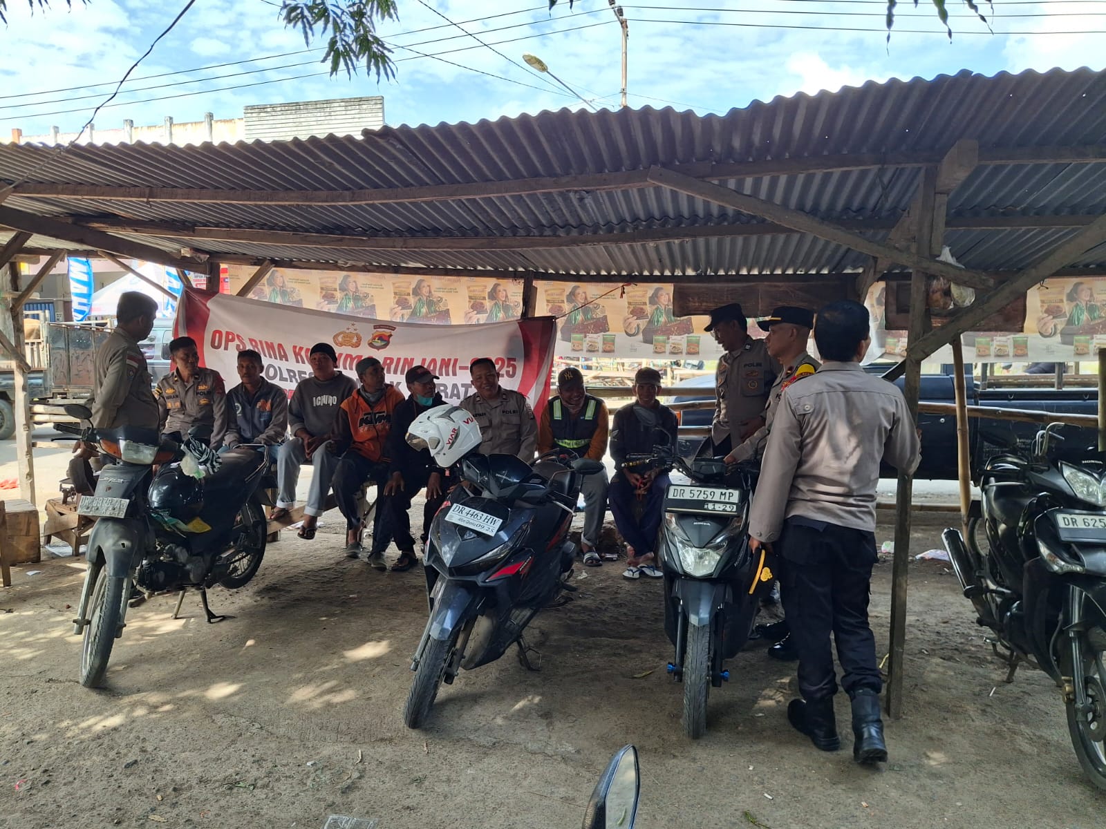 Polres Lombok Barat Gelar Penyuluhan Kamtibmas di Pasar Gerung