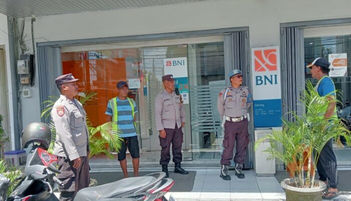 Patroli Humanis Polsek Gerung: Antisipasi Tawuran dan Curanmor di Lapangan Mareje