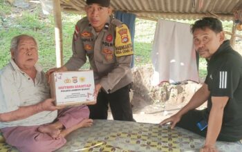 Polsek Sekotong Salurkan Bantuan Nutrisi di Dusun Sayong