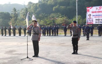 Semangat Bhayangkara Hidup di Laut Lembar: Upacara Tabur Bunga