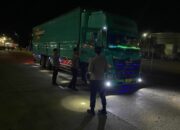 KMP Surya 777 Tiba di Lembar, Polisi Pastikan Proses Bongkaran Aman