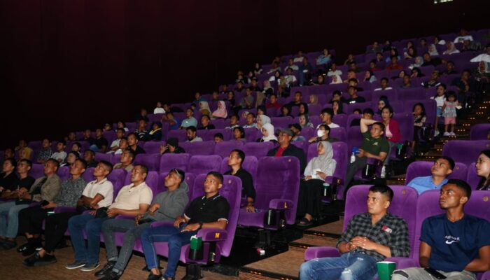 Korem 162/Wira Bhakti Dekatkan Diri dengan Masyarakat Melalui Nobar Film “Believe”