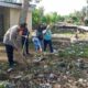 Pulihkan Kesucian: Bhabinkamtibmas Sandubaya dan Warga Gotong Royong Bersihkan Tempat Ibadah Usai Banjir