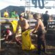Pasca-Banjir Kekalik: Polsek Ampenan Turun Tangan Bersihkan Sampah, Bantu Warga Pulihkan Lingkungan