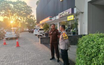 Bhabinkamtibmas Cilinaya Sambangi Hotel Aston Inn, Pastikan Keamanan Tamu FORNAS VIII 2025