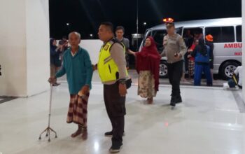 Polsek Ampenan Evakuasi Lansia Korban Banjir ke Asrama Haji NTB: Wujud Kepedulian Nyata!
