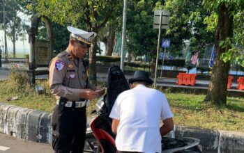 Operasi Patuh Rinjani 2025, Polres Lombok Barat Tindak Pelanggar Lalu Lintas di Bundaran Penas