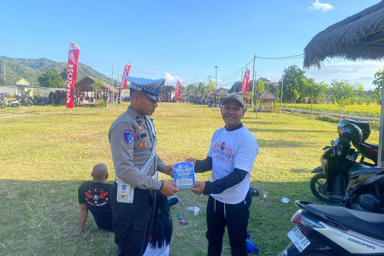 Satlantas Lombok Barat dan VOCLOM Gelar Edukasi Safety Riding di Gerung