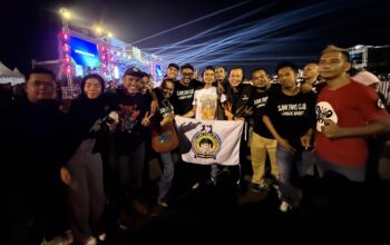 Konser Slank “Pecah” di Penutupan FORNAS VIII NTB 2025: Ribuan Penonton Membludak, Slank Fans Club Lombok Barat Foto Bareng Gubernur!