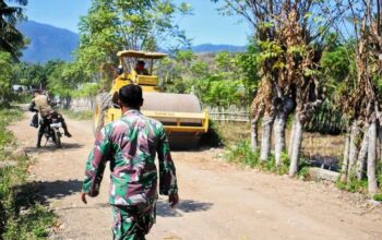 Permudah Petani Panen, Satgas TMMD ke-125 Kodim Sumbawa Perbaiki Jalan Usaha Tani di Buer