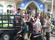 Polsek Batulayar Salurkan 2 Ton Beras Murah, Warga Antusias Sambut