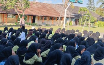 Polsek Kediri Edukasi Pelajar SMPN 2 Labuapi Cegah Tawuran Remaja