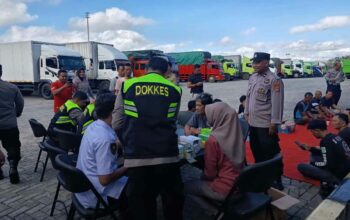 Sambut HUT Lalu Lintas ke-70, Polres Lombok Barat Hadirkan Layanan Kesehatan untuk Sopir Truk