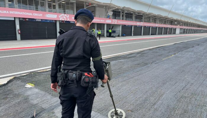 Cipkon Jelang MotoGP dan Pocari Sweet Run, Tim Jibom Gegana Polda NTB Sterilisasi Sirkuit Mandalika