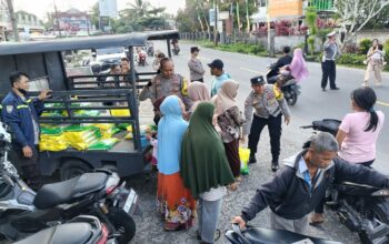 Polsek Narmada Bersama Bhayangkari Kembali Sukses Gelar GPM di Pasar Keru