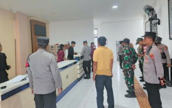 Polsek dan TNI Gelar Patroli Gabungan Jaga Kamtibmas di Kecamatan Kuripan